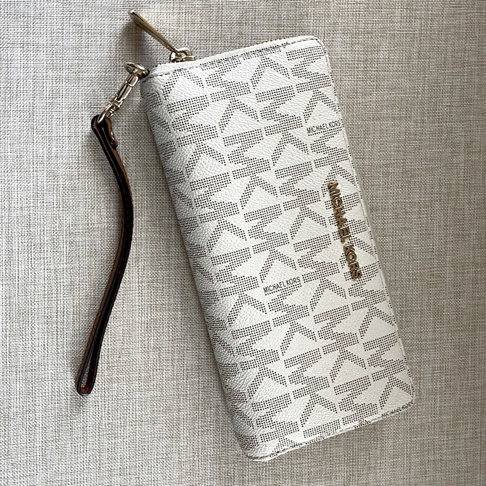 COPY - MICHAEL KORS WRISTLET/WALLET